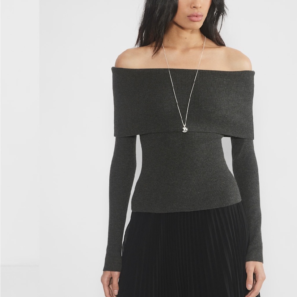 Aritzia Off-Shoulder Gray Sweater - XS (Never worn)